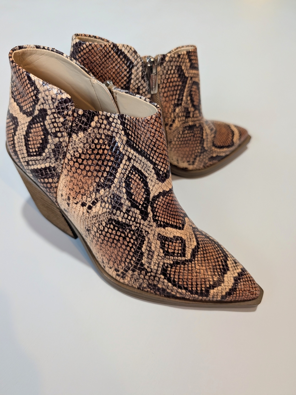 Vince Camuto Leather Snakeskin Brown Black Pointed Toe Zip Ankle Booties 8M